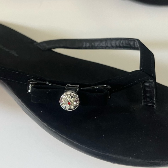 Magnolia & Vine flat sandals with snap-on charms - Picture 3 of 10